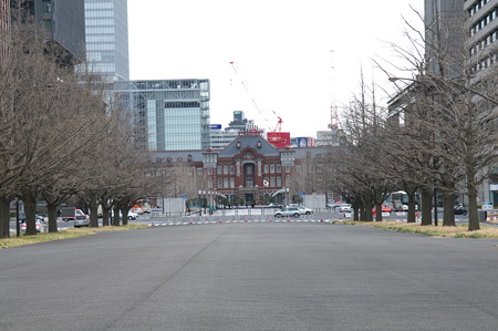 東京駅丸の内口を眺めながら