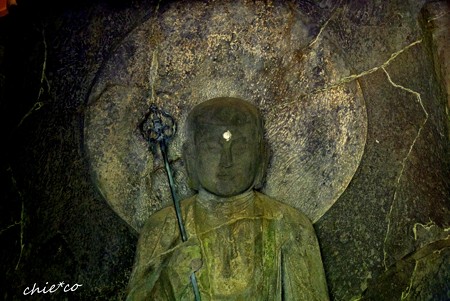磨崖仏（まがいぶつ）・・国内最大級の地蔵菩薩坐像・・